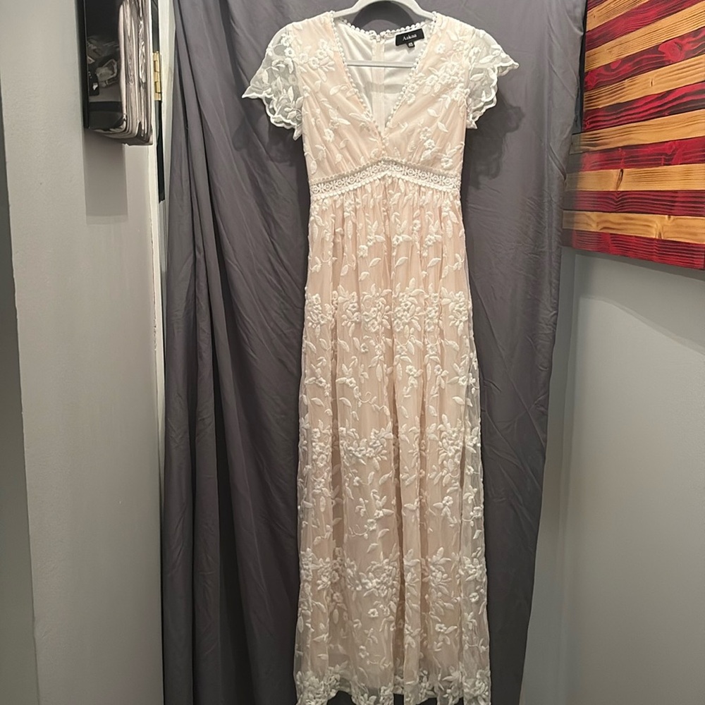 White lace dress